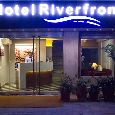 Hotel Riverfront Ахмедабад Екстер'єр фото
